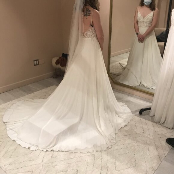 Louvienne Maxine Wedding Dress - Picture 1 of 4